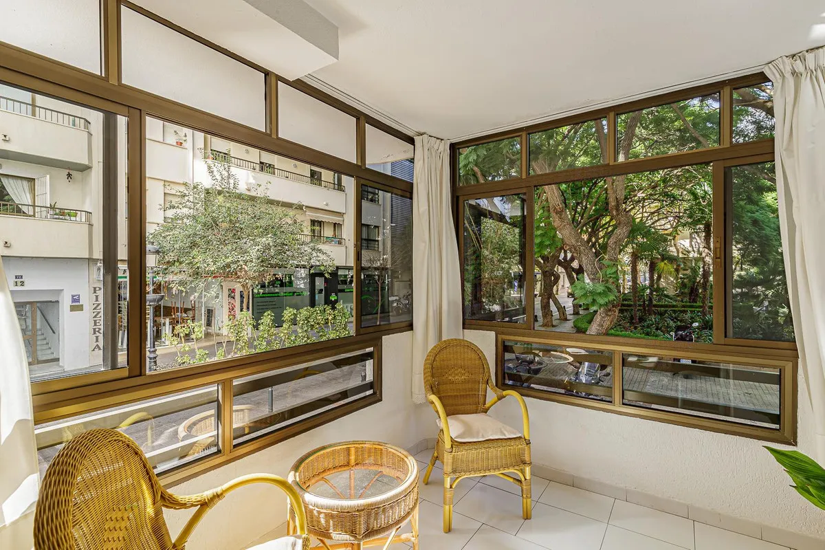 0eb05a8a-2b52-4bea-a8db-f2b941631eef