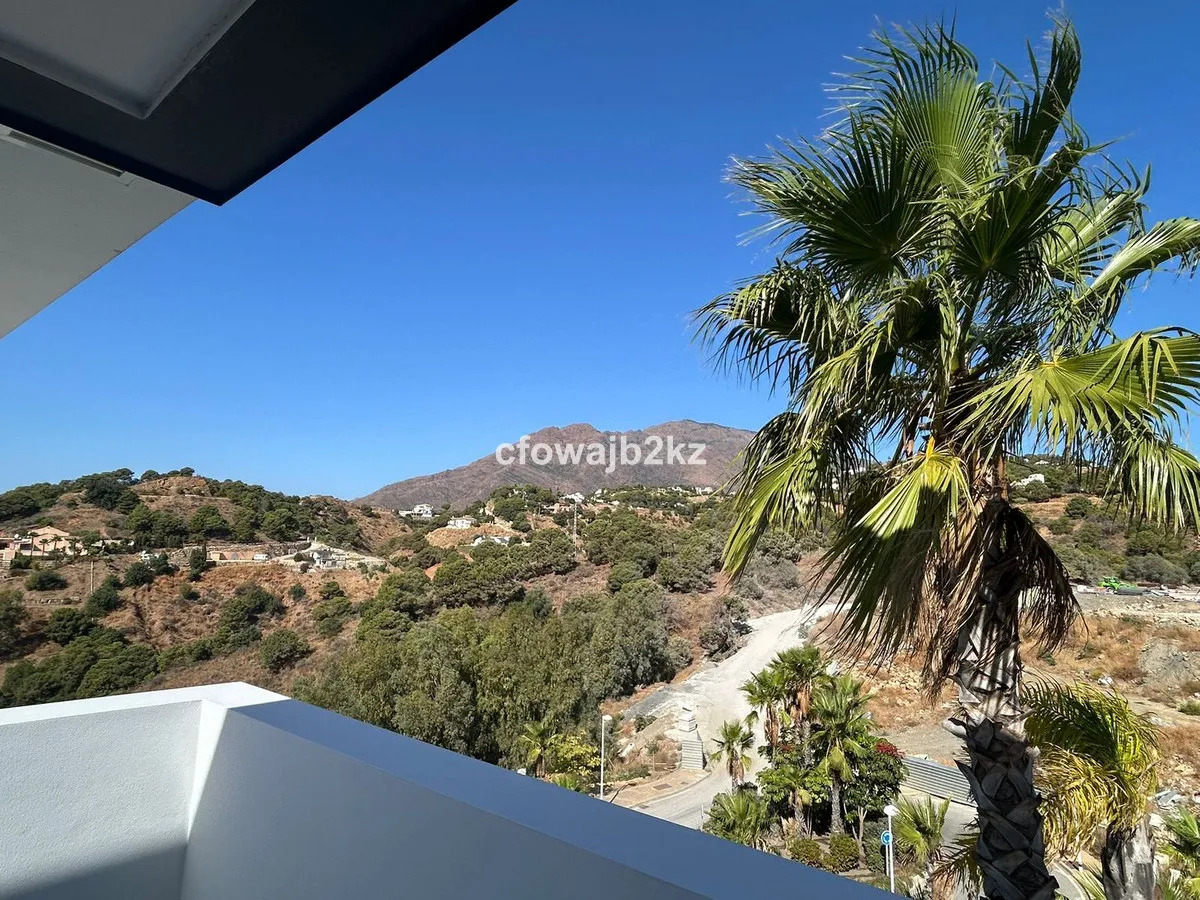 f425e180-00ad-40b9-9976-ca9ae66502a3