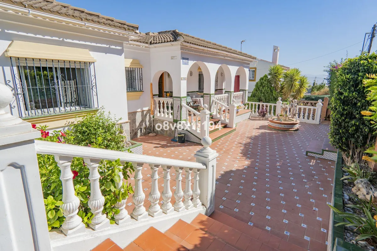 049777c8-8c64-447e-b677-43a01298f194