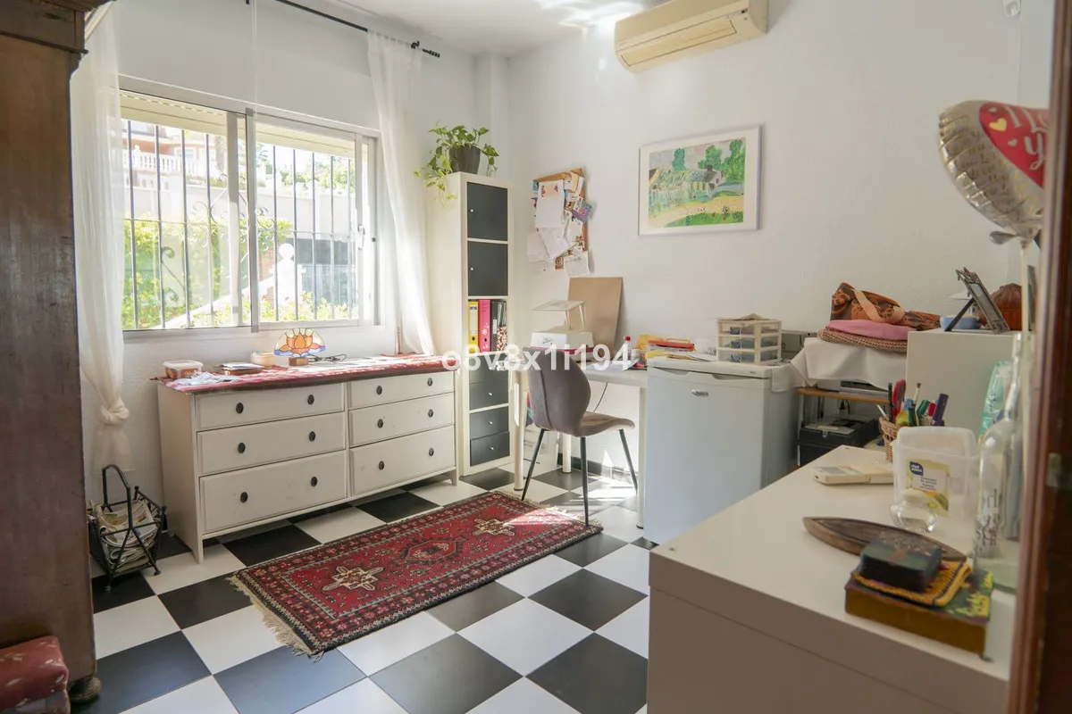 19820e08-a9ff-4ca1-9dfc-e9d94bb793bb