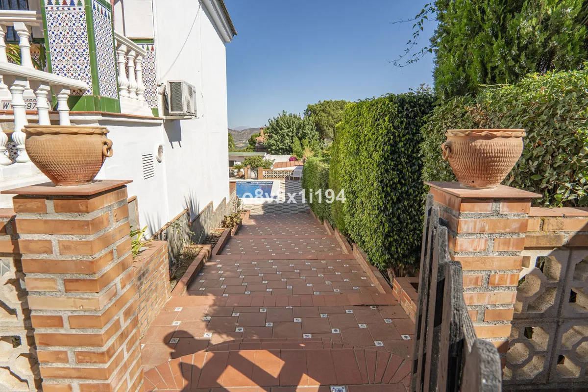 6d5eabd0-b989-4388-9ad0-bfad81211639