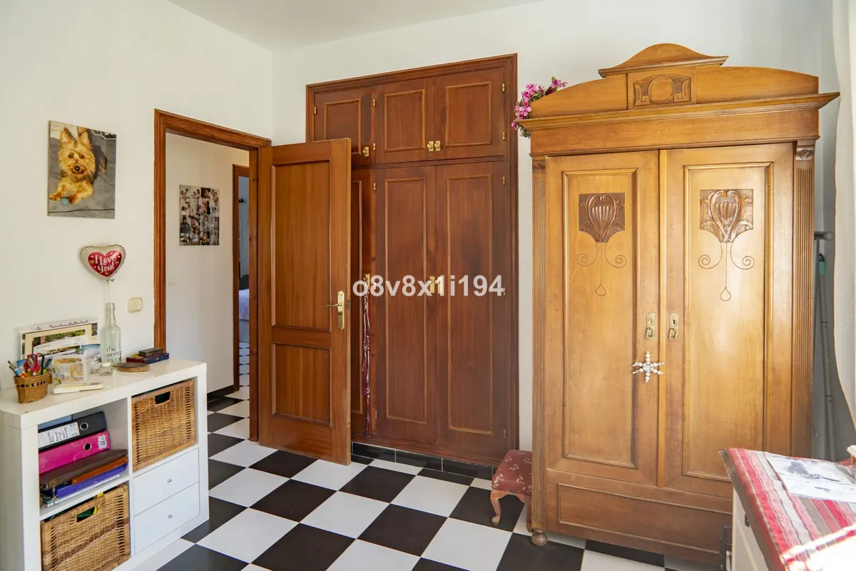 b28905c9-98ab-4b47-93ec-f6bad9a72034