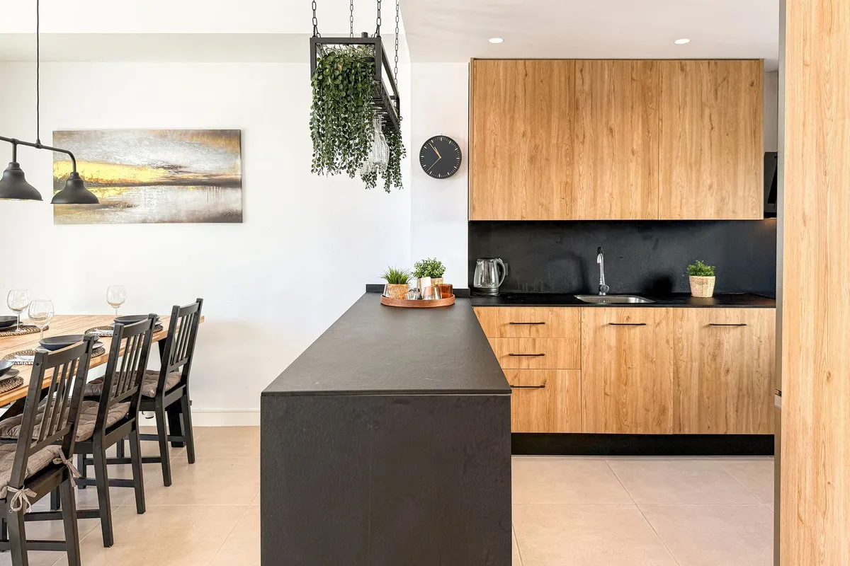 fa05d9f4-11a9-4af3-966f-e67547832e40