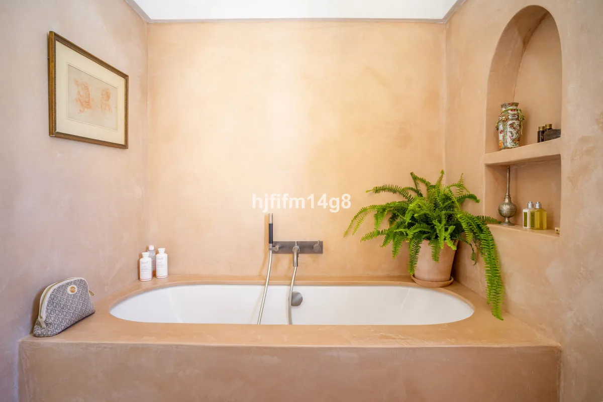 0f93ff4f-0e8a-47d7-adff-a3decd0aa2a4