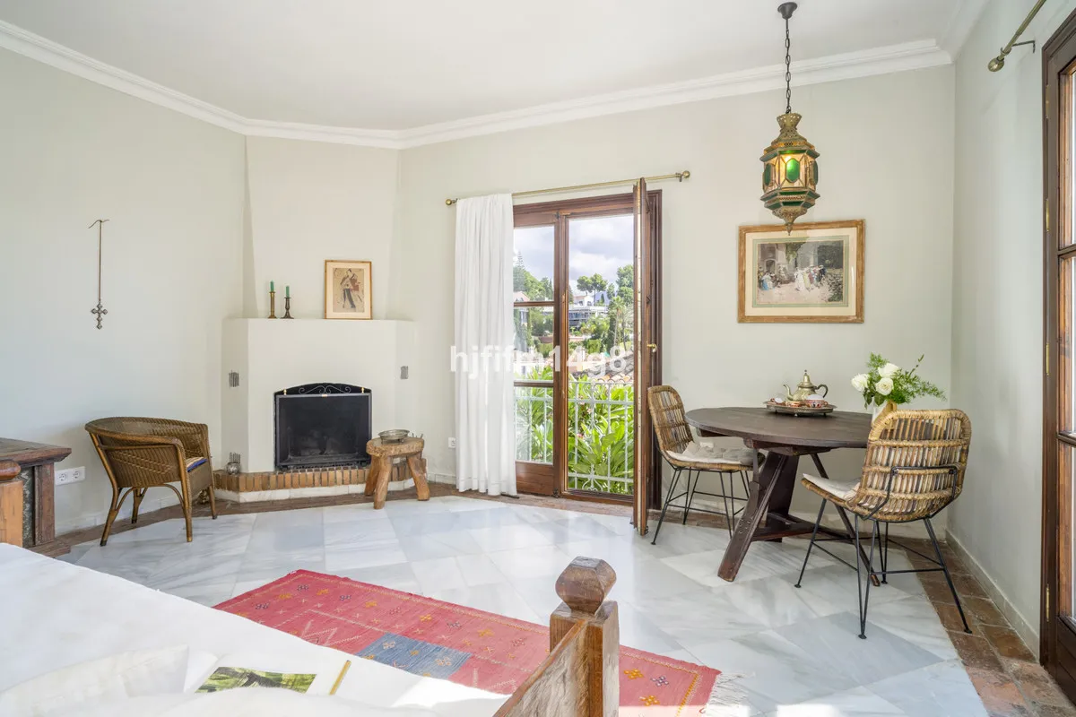 7066b85b-184f-4fa9-a1f5-78d0391c2f89