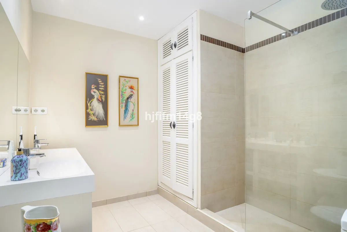 f5e476c9-2c87-46dc-b6eb-aa87dc21f1c2