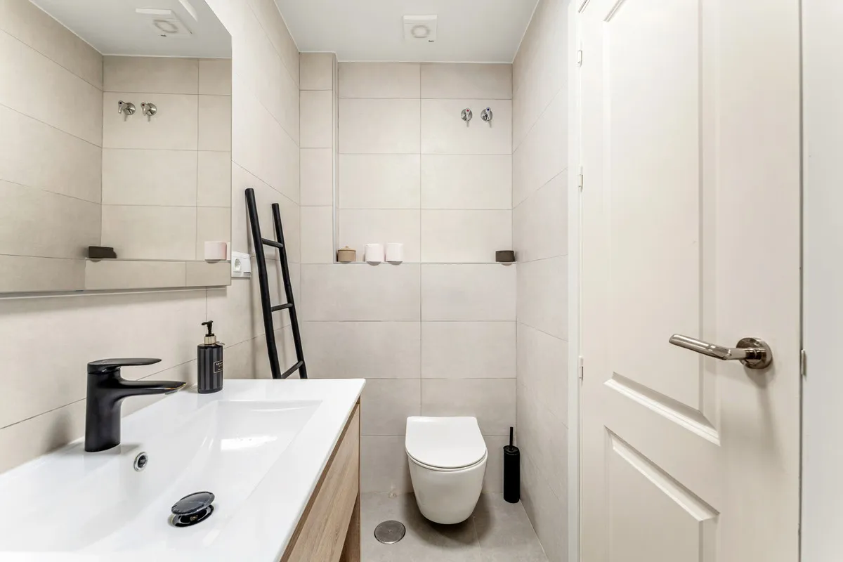 c8dac866-4bf3-4516-8810-cf84e3c1a103