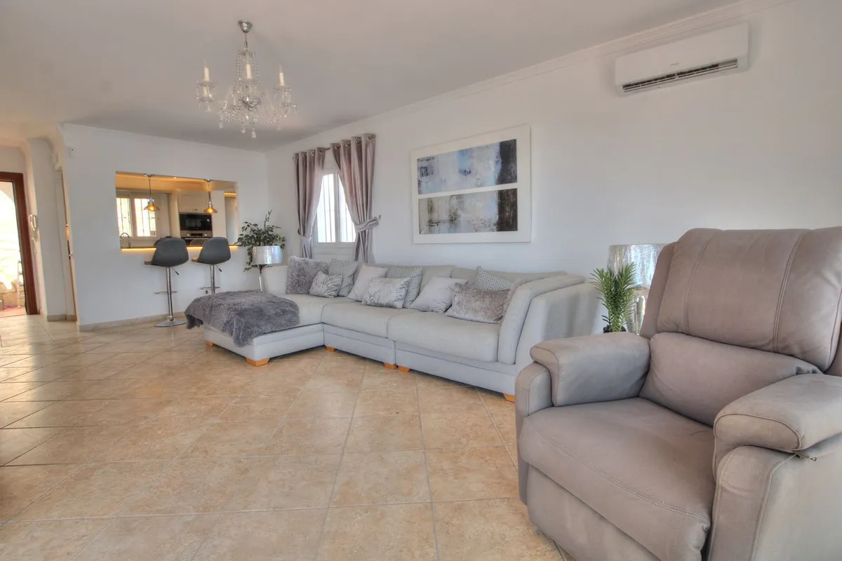 1e40554b-b528-4dfd-99d9-eb9eaab4f068