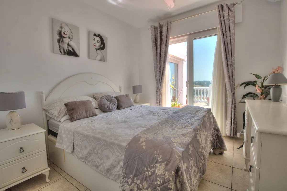 e33b3ebf-70be-4db4-8072-672b30f5ae52