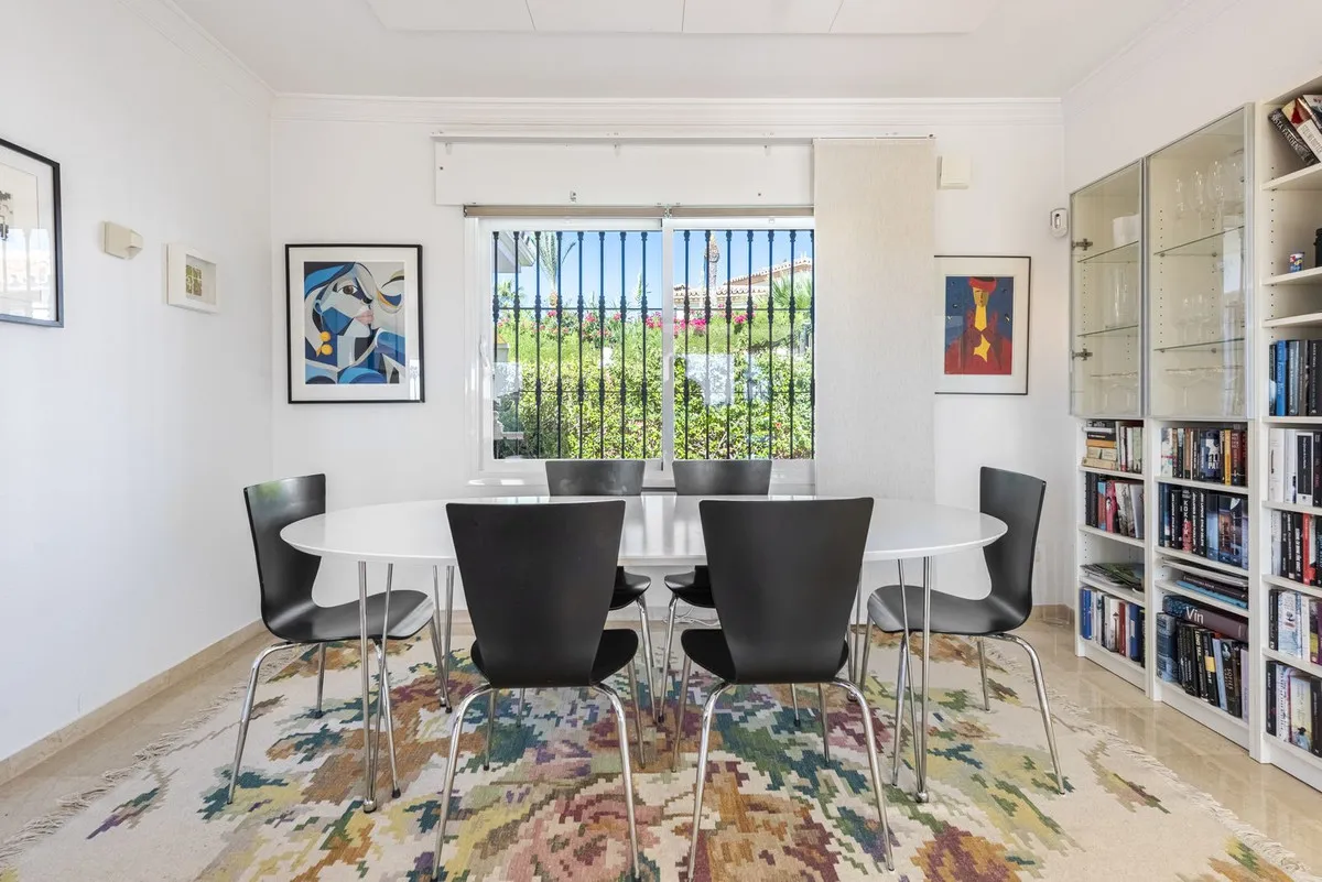 8eb5acb9-e765-4f05-945b-5c7c116a7ecb