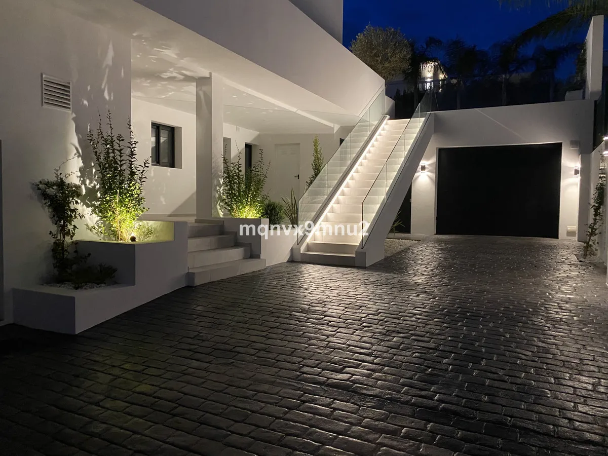 694fd8ad-a808-4e16-bda3-91a5d1f7f80b