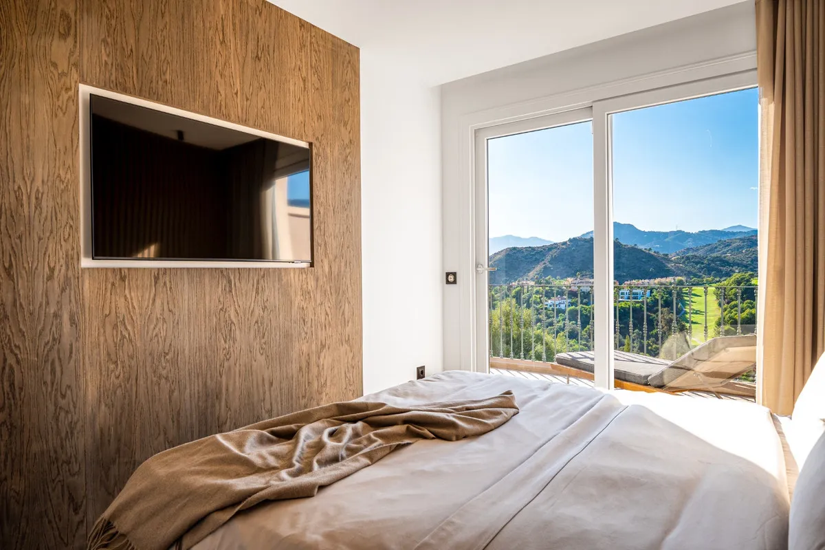 1d4bc4a9-0b21-4930-a475-3fc642e3e95d