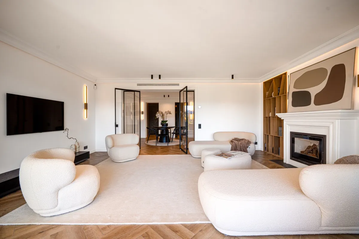 fe8722f3-35a5-4529-86e3-acf0c7a9c258