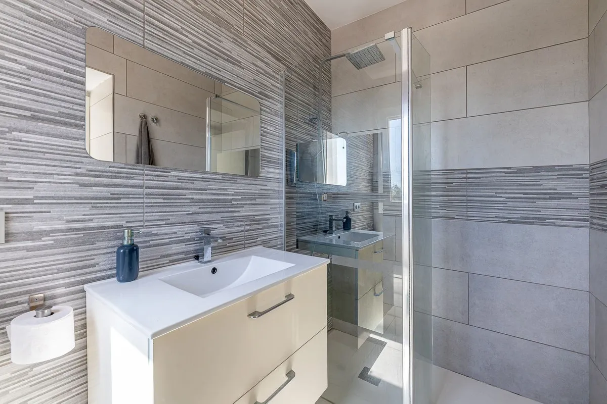 80fb468a-7b7a-4a77-9a15-7ad30ecf23fe