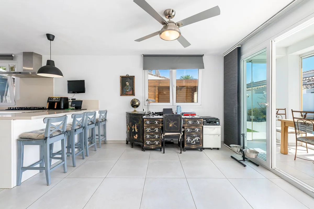 cb472d53-bdd0-401d-bc23-79d67787aef3