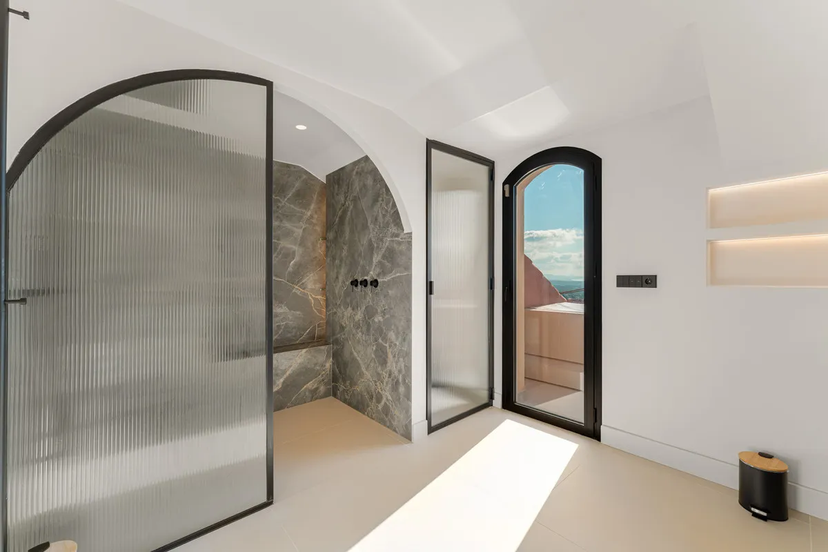 b002dba4-19f0-496f-8dc1-48343764f556