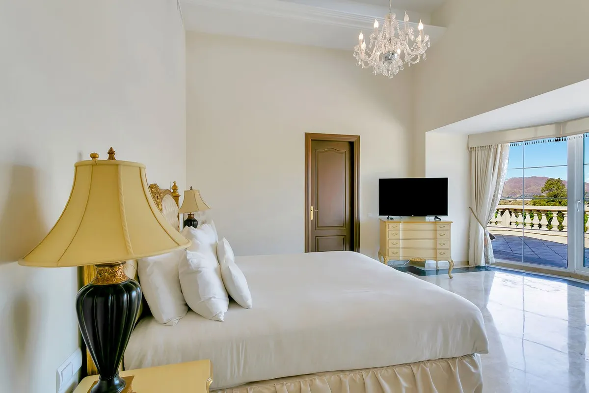 1ecec591-aba8-451a-8b80-779fb381d886