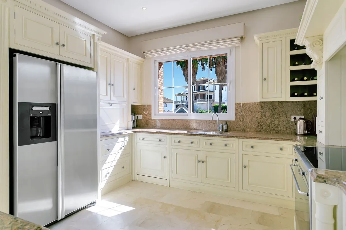 6f9cef6e-a9cd-4820-ac7e-f4845ec3a553