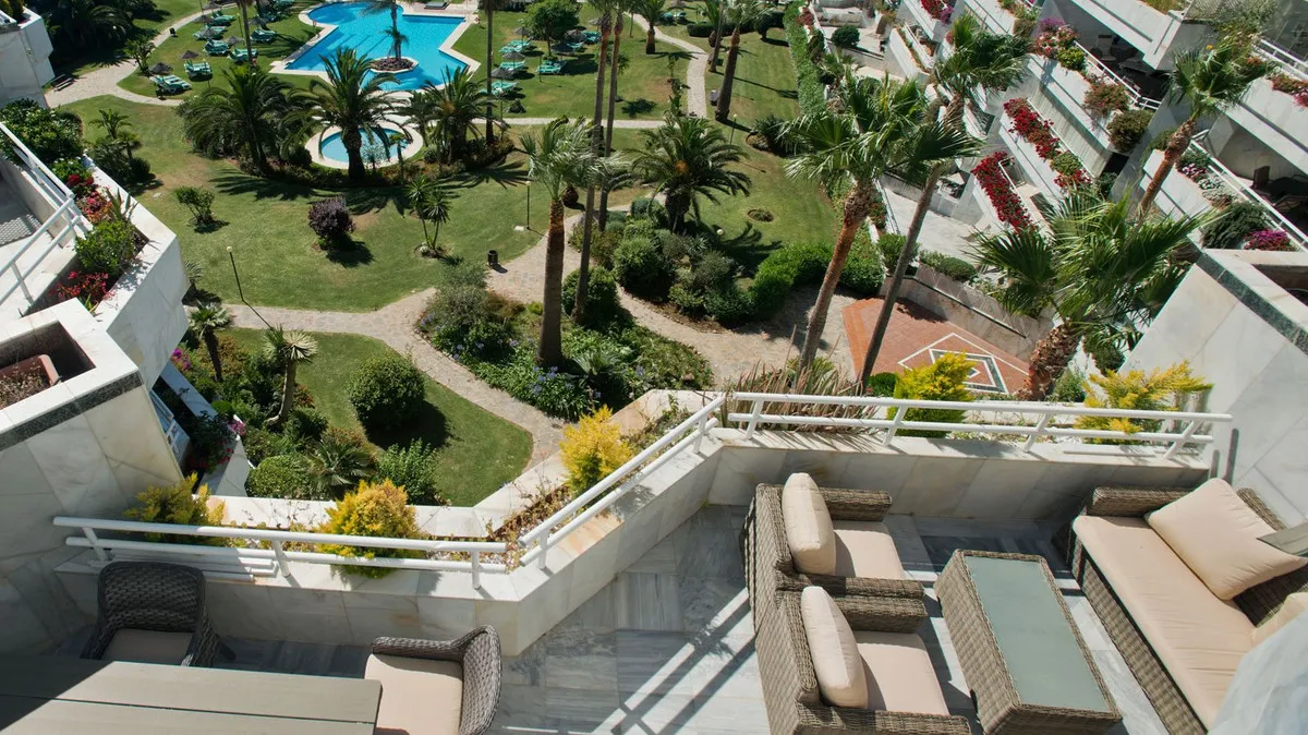 00beb4ce-fdb7-45aa-8c2e-7694f6eaf2ed