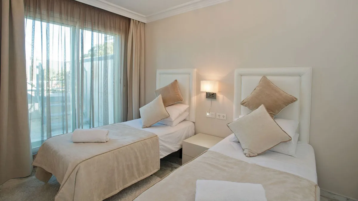 76d565f9-e7f4-451e-99d5-daf98c949558