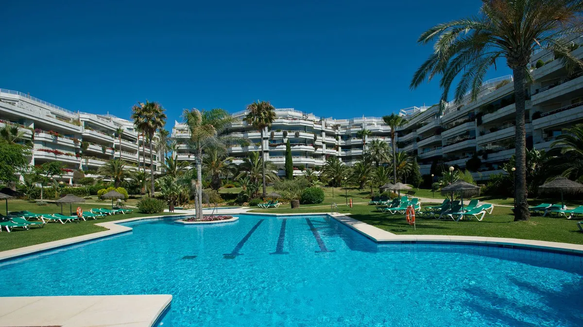 c04f5371-7d87-449c-9c7f-936bd8b9d1ae