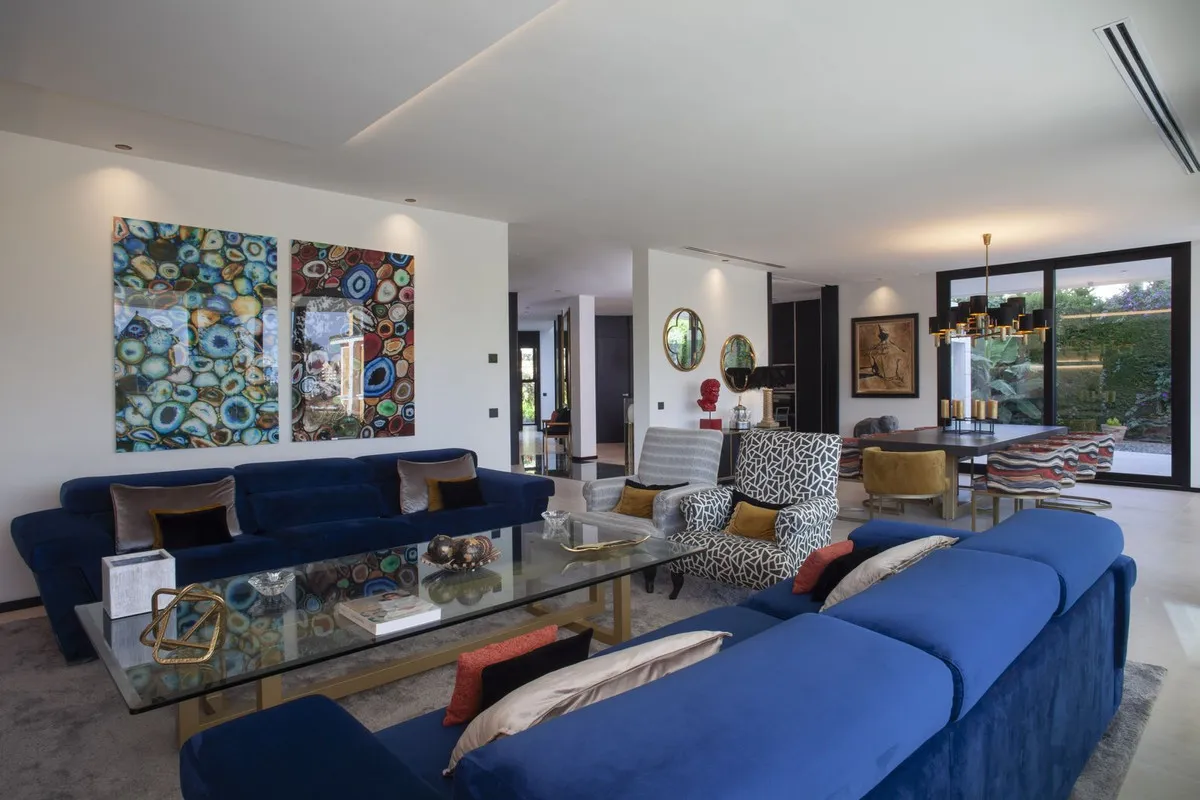 a17940ac-b656-4a52-8770-0162aef2f6d1