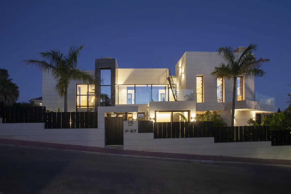 a1dcbd07-0e57-4f8e-9d8a-2e00cf2c985e