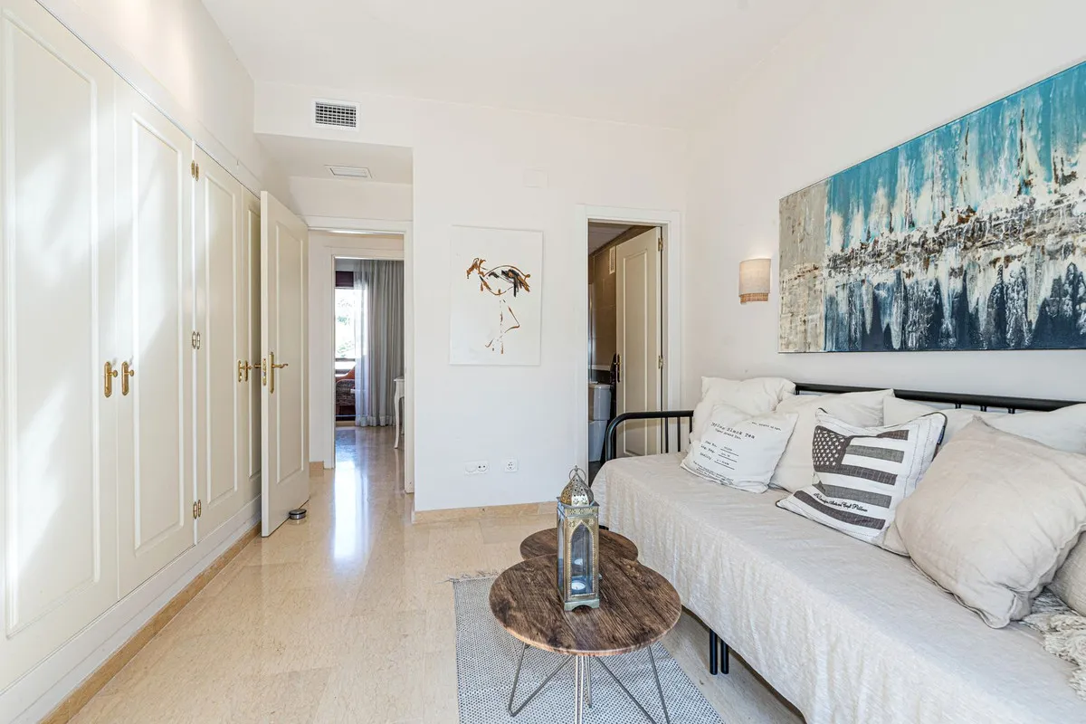 0f6b4cf3-9252-43f0-b233-e593753bf8a1