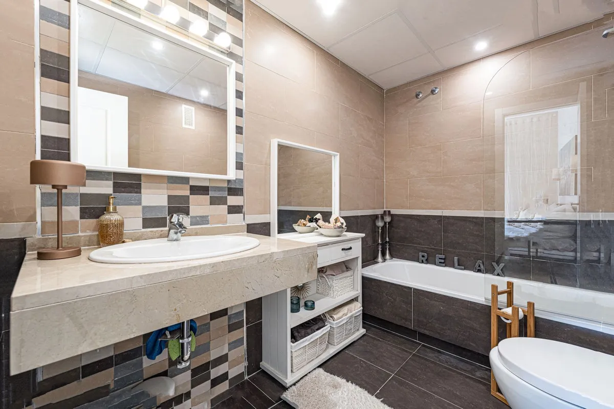 53438271-83e4-4cf8-9c6f-e81577792c8e