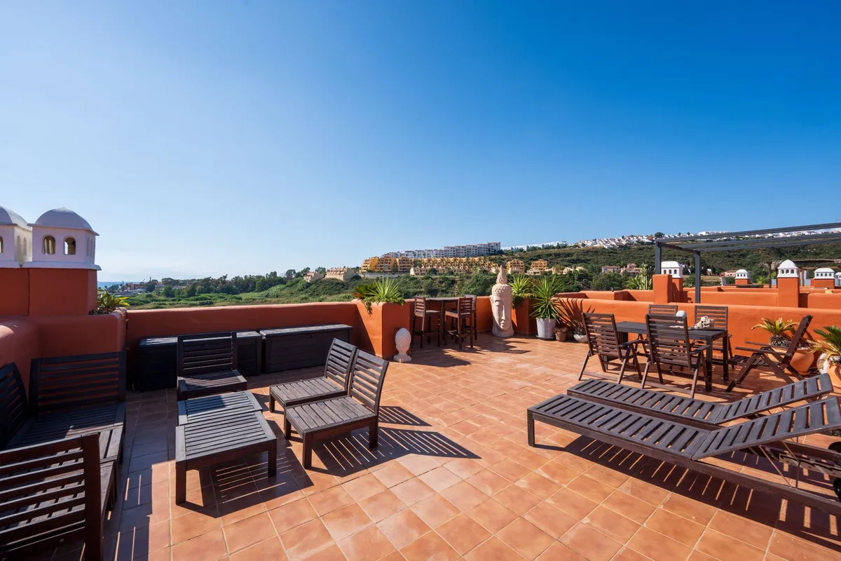 e31893f7-a0c0-41ad-93ee-713341ae6c1a