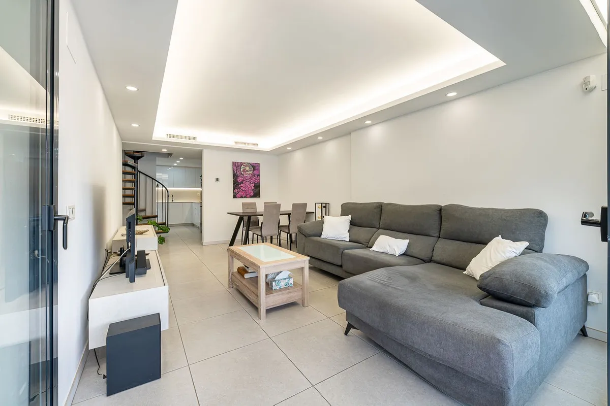 8bc7d1a0-2d2b-4a0b-88f2-a7b72e3dcf1b