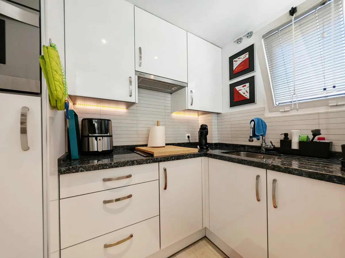 b8092241-444c-4709-a2df-5e2359b99fad