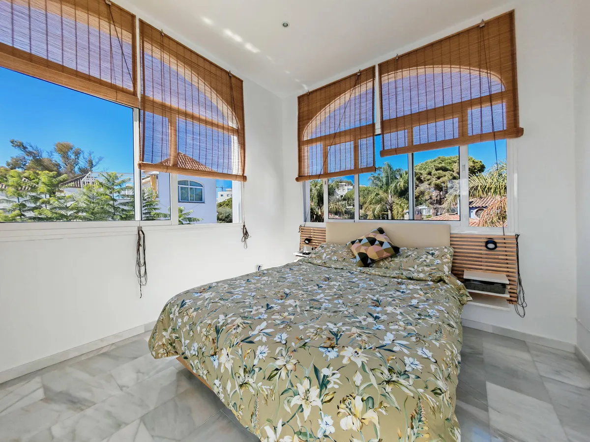 fba9304d-b62a-41f7-b27f-f2cb91636b07