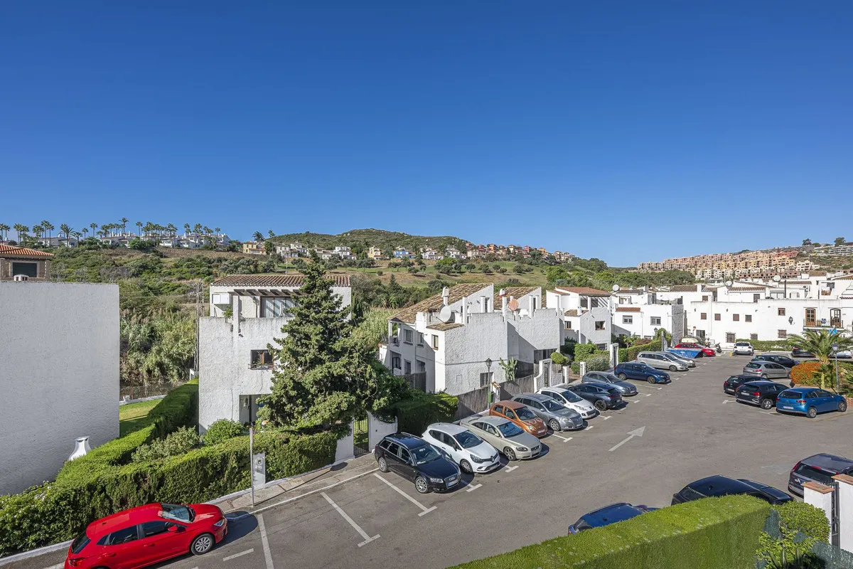 0eff46d3-32d5-401d-8370-87ab2692fb51