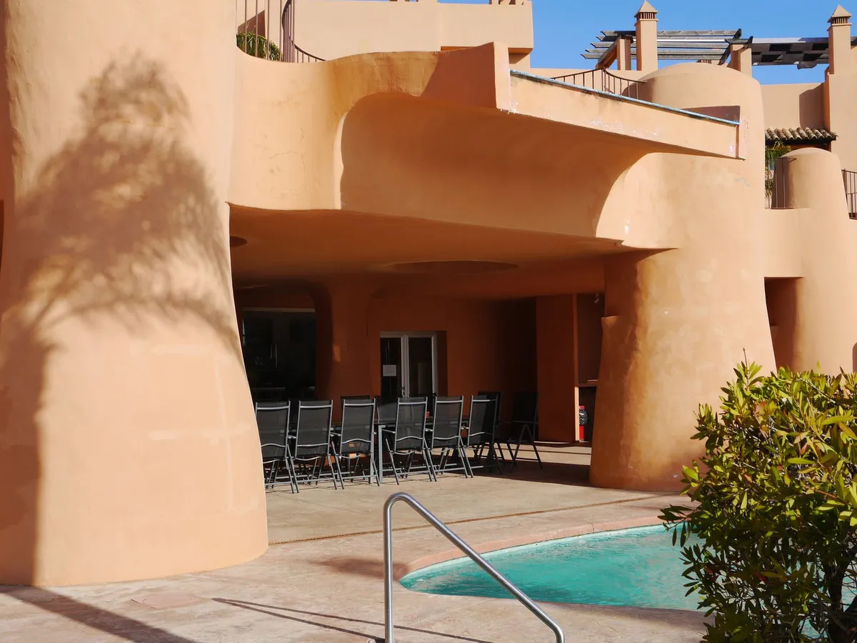 a1956940-cb66-48eb-a70c-0ddab7942341