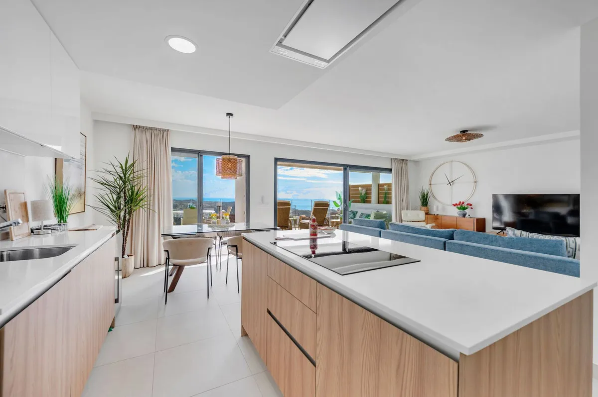 8aeeb784-ed21-4322-b4c7-7e4dfb74a21b