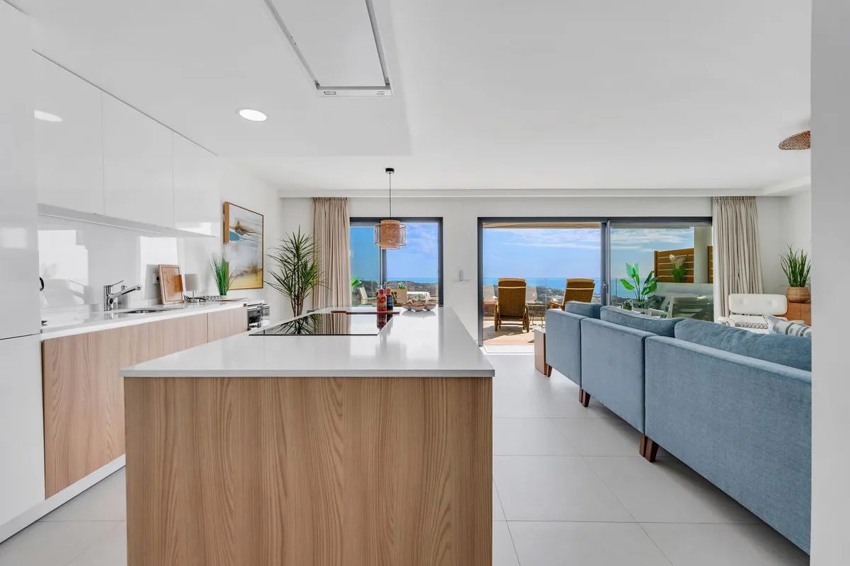 8c0eb042-d6e1-4941-a452-0863893a3ca2