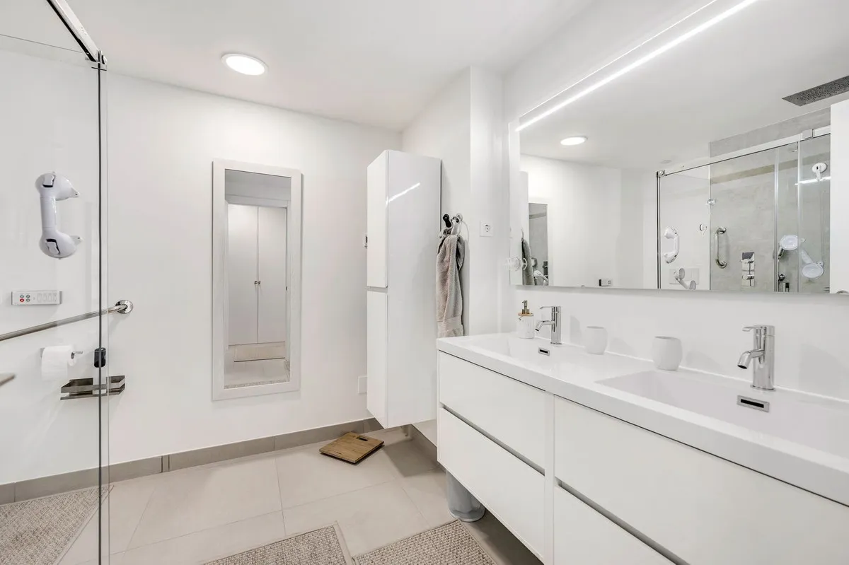 8f63e569-5d1c-4c38-8d4d-40e791220891