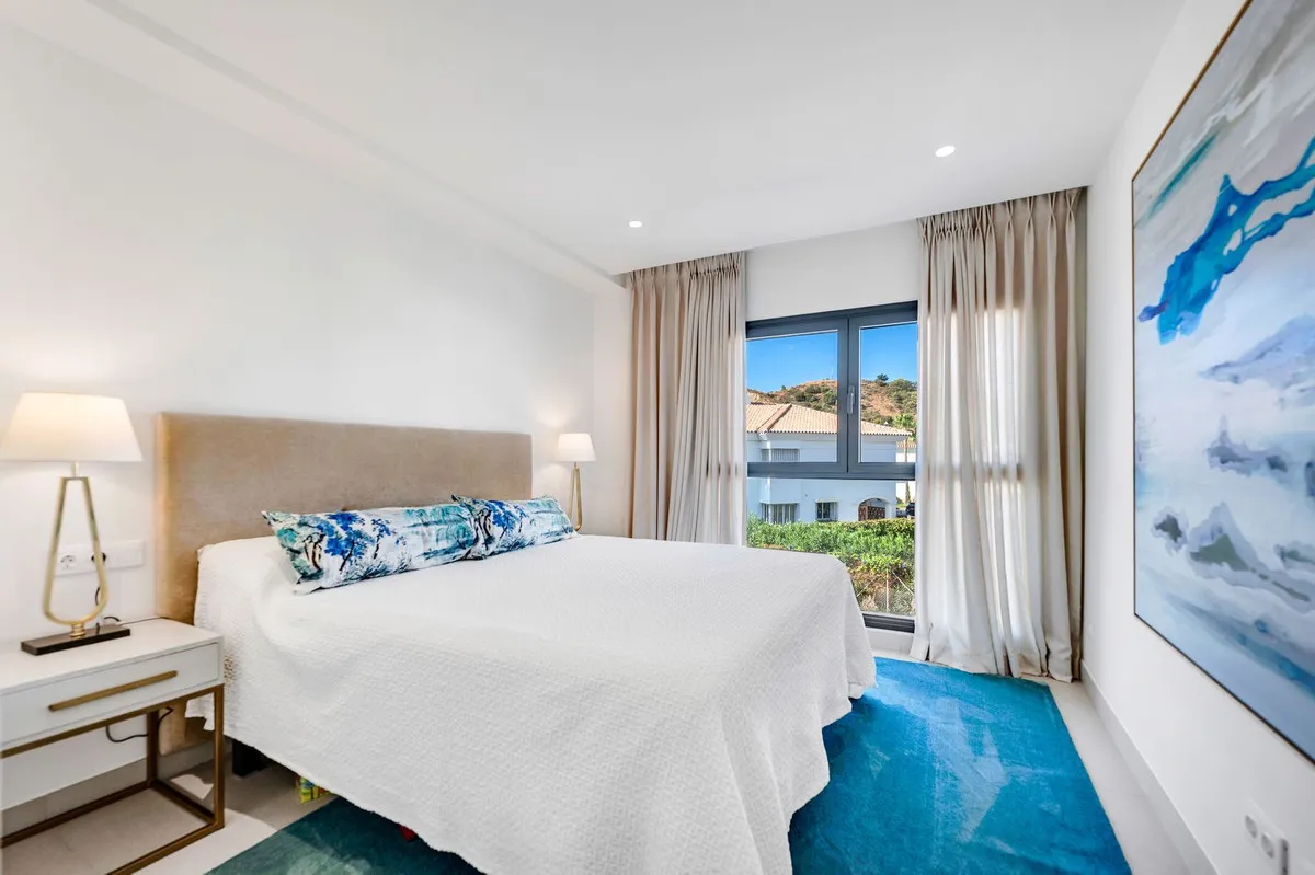 f4c7e8c0-4001-4d84-8cee-41b2993356db