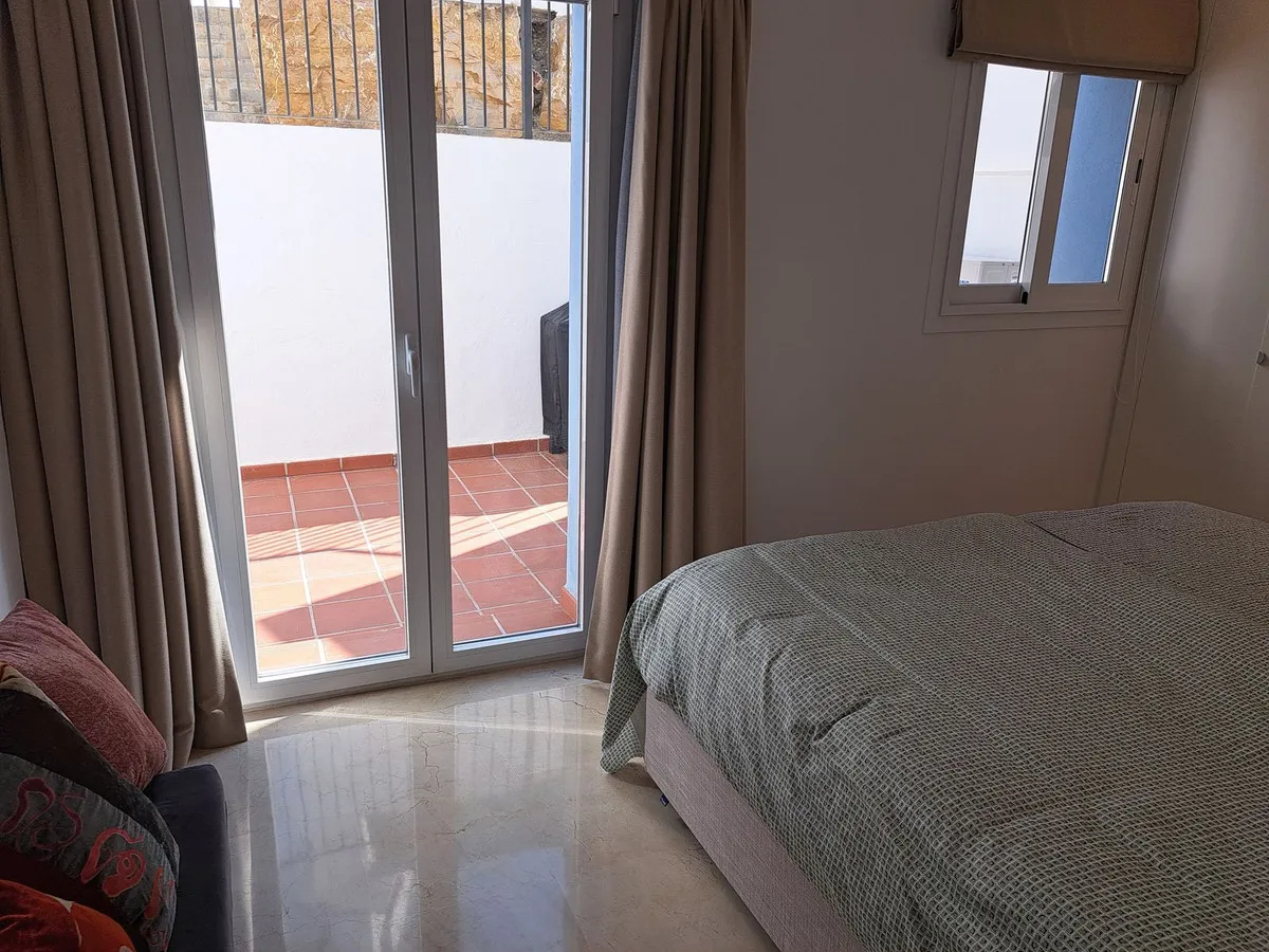 ee1f4002-3a14-4d47-b056-7be87ec56981