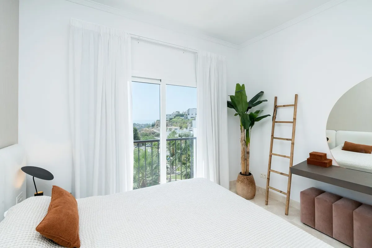 735b8c90-08e0-4214-ab3b-09177a718eb5