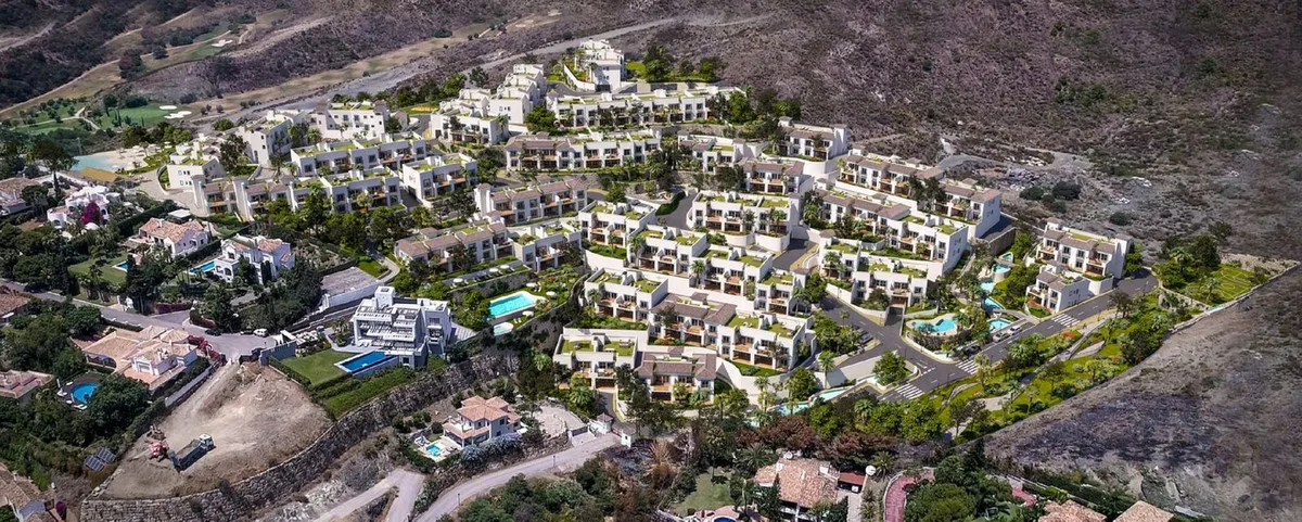 f1a06125-fd46-41a7-9976-e3dfae8a13d1