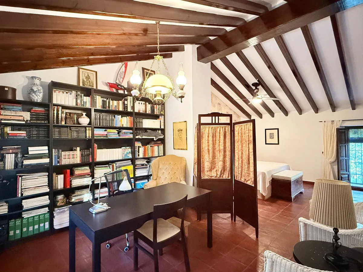 2b6d5987-79c3-489f-9c37-f888f5030189