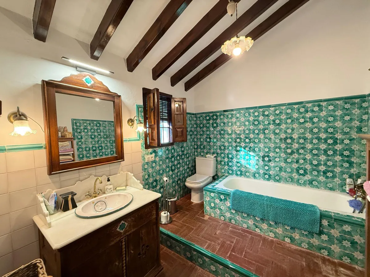 aaae70e6-eb8c-405e-b8a8-d40df966ca97