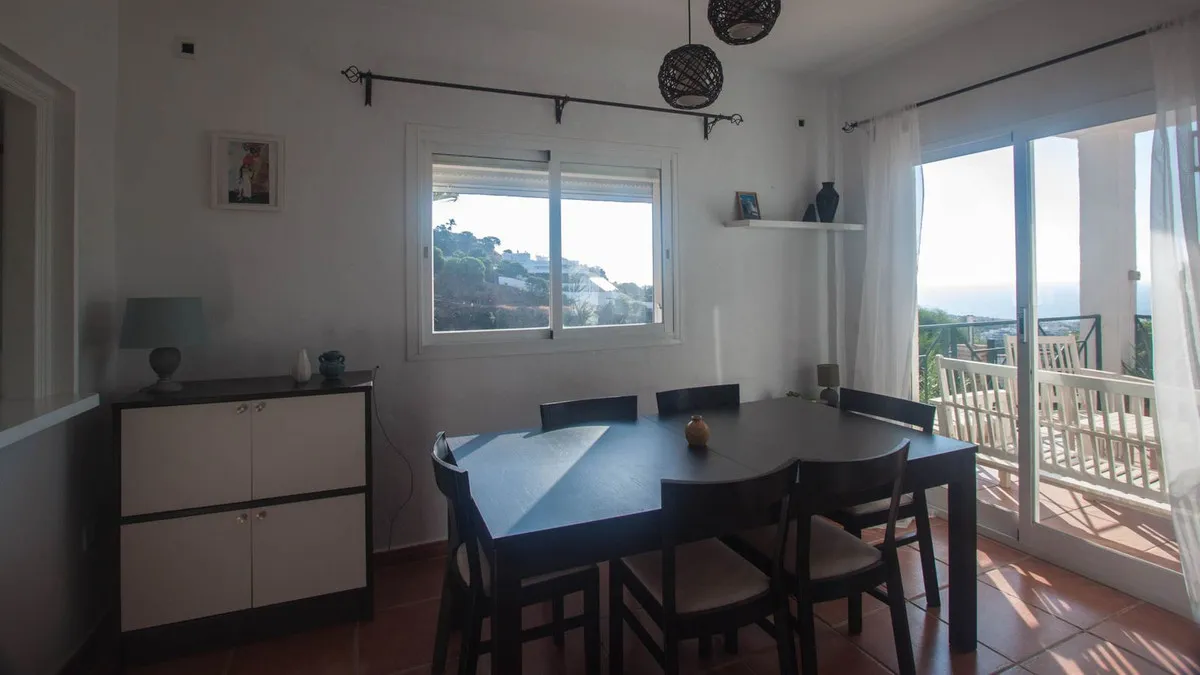 5a52d94c-e068-42dd-83f1-aa23f23d7987