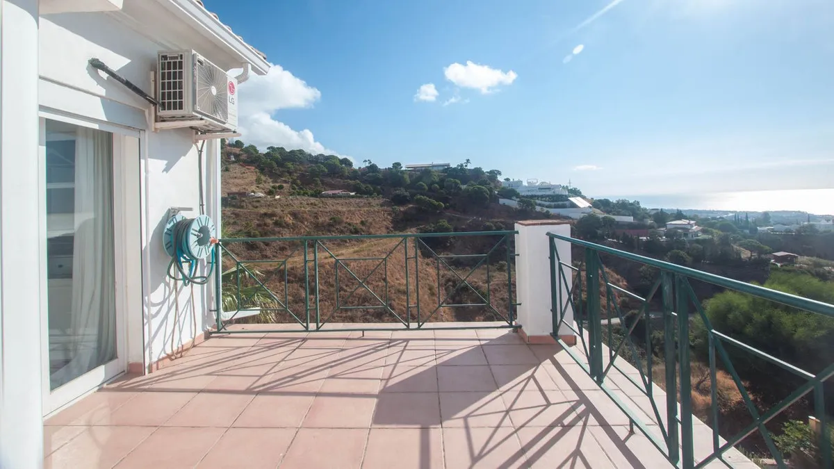 ccccc0b1-b004-4a2b-9701-96f783a38a71