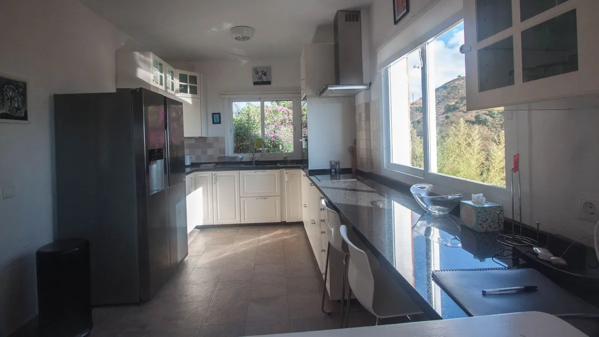 f5e97d4c-fbc7-4f28-a9c6-200996bb0e6a