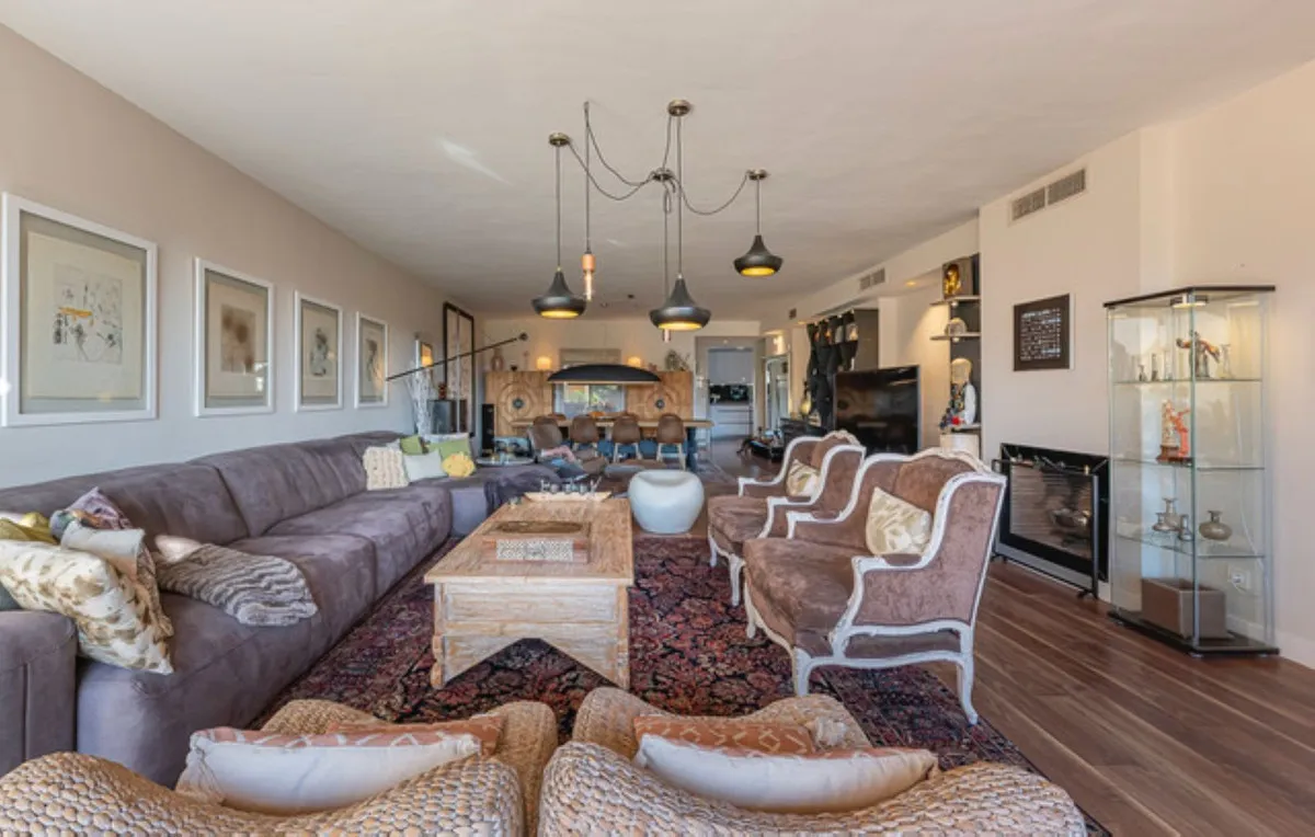 7301bc40-1bb6-4036-b161-f4c1ad595316