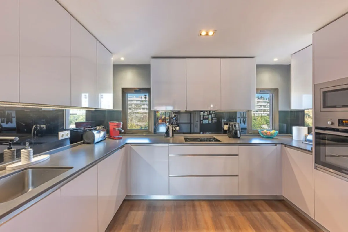 e494dc2b-c755-45ac-978d-1e0e2835dc29