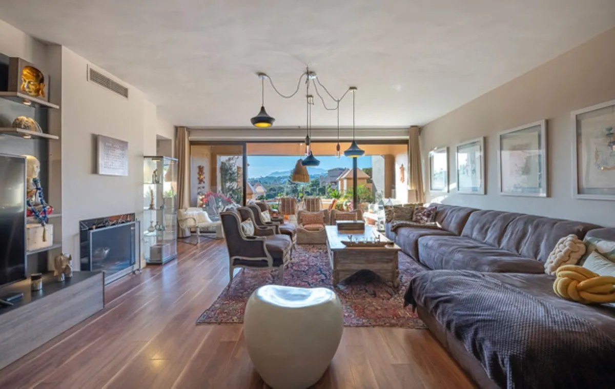 eee545ef-a62f-47a6-8e84-a429c4d1e194